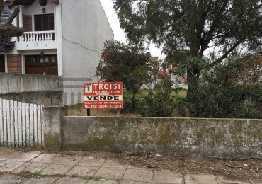 2 Chalets de 2 ambientes - Calle 28 e/5 y 6 - V44